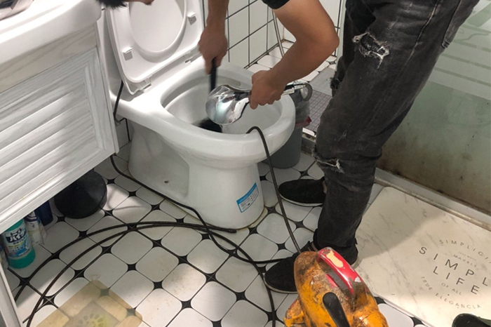 吉阳镇马桶堵塞自己疏通还是找师傅？专业上门服务让你省时更省心